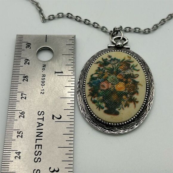 Vintage Sarah Coventry Floral Tapestry Pendant Necklace Silver Tone Oval 21" - Picture 5 of 8